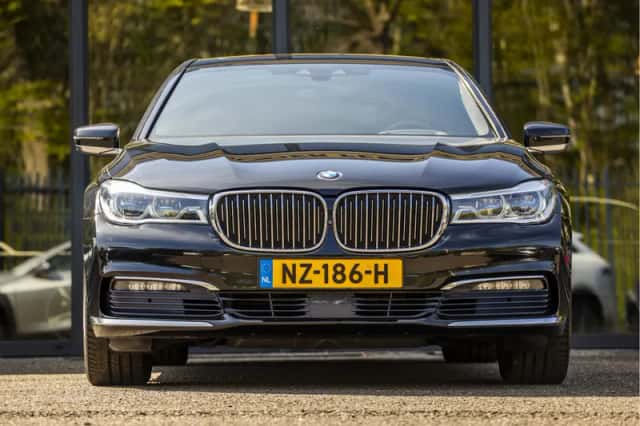 BMW 7-Serie (2016) thumbnail 2