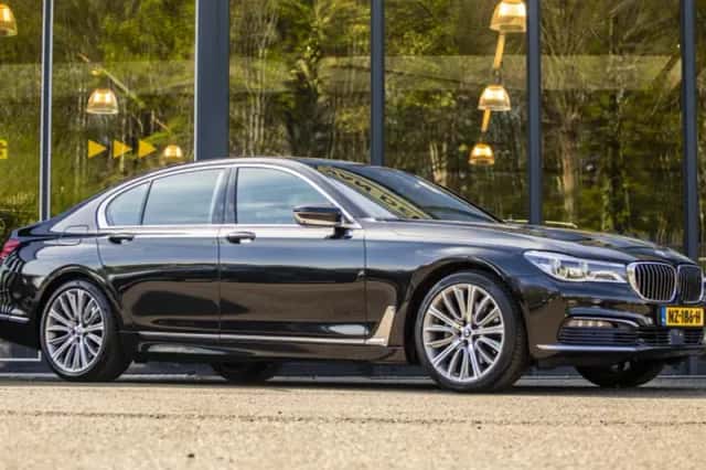 BMW 7-Serie (2016) thumbnail 2