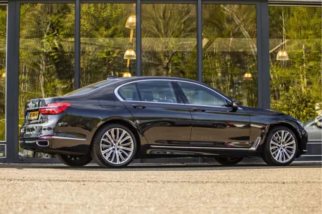 BMW 7-Serie (2016) thumbnail 5