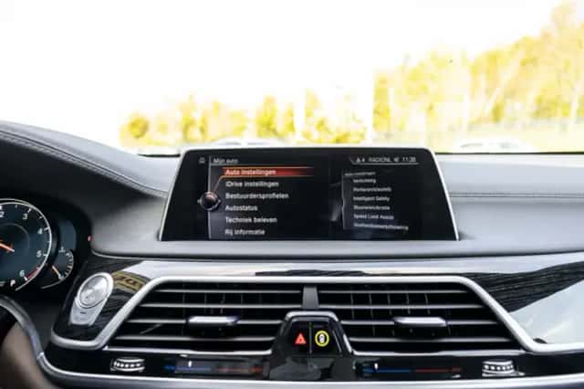 BMW 7-Serie (2016) thumbnail 42