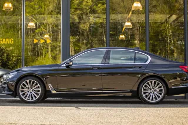 BMW 7-Serie (2016) thumbnail 9