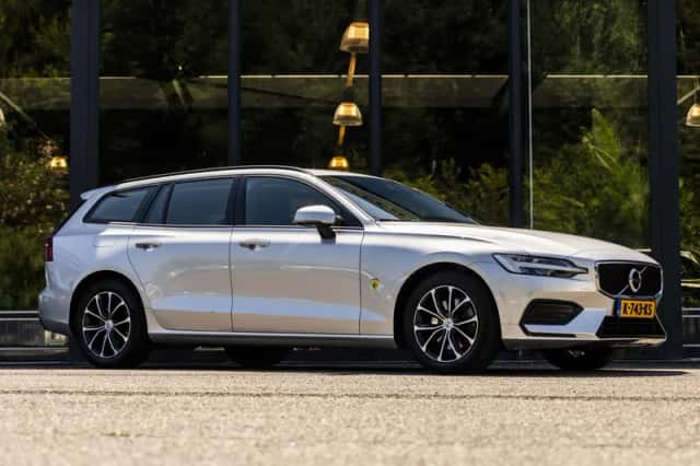 Volvo V60 (2021) thumbnail 1