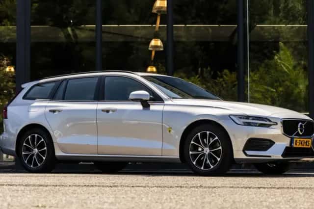 Volvo V60 (2021) thumbnail 2