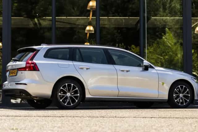 Volvo V60 (2021) thumbnail 3