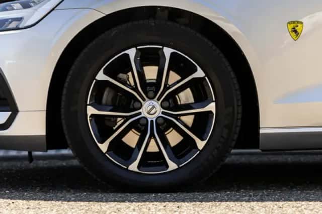 Volvo V60 (2021) thumbnail 5