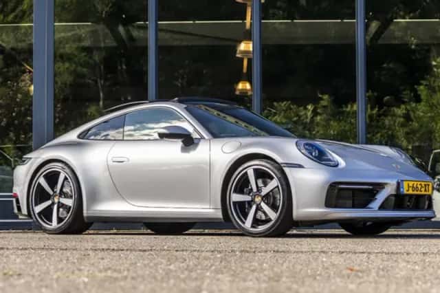 Porsche 911 (2019) thumbnail 2