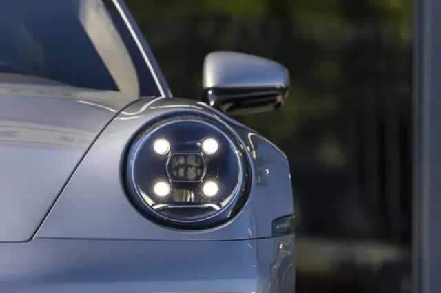 Porsche 911 (2019) thumbnail 3