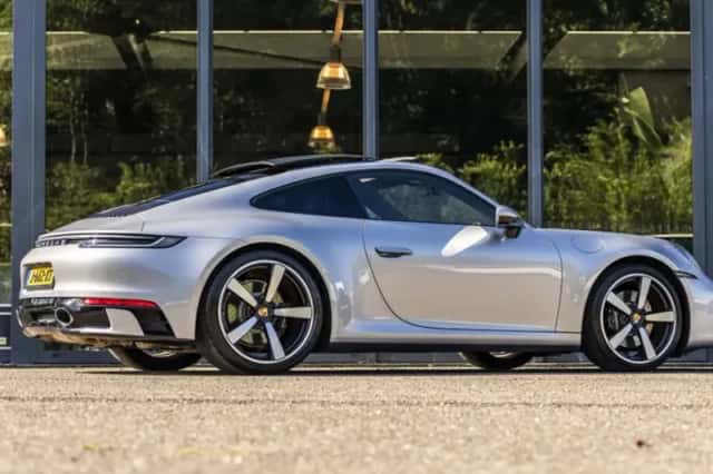 Porsche 911 (2019) thumbnail 4
