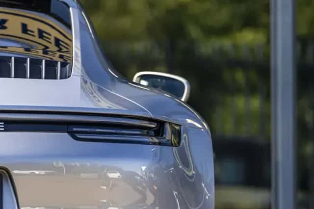 Porsche 911 (2019) thumbnail 6