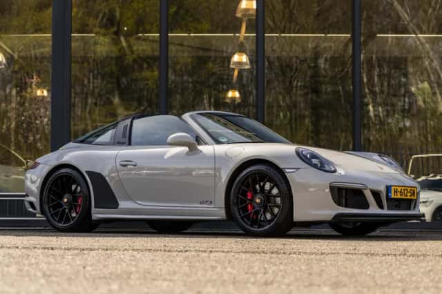 Porsche 911 (2018) thumbnail 1
