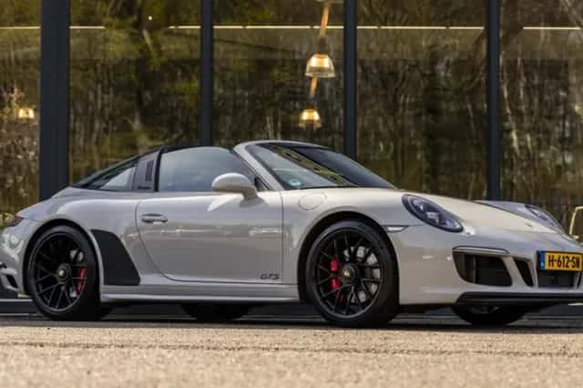 Porsche 911 (2018) thumbnail 2