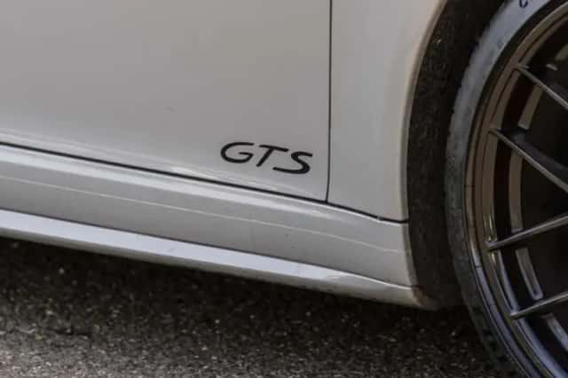 Porsche 911 (2018) thumbnail 3