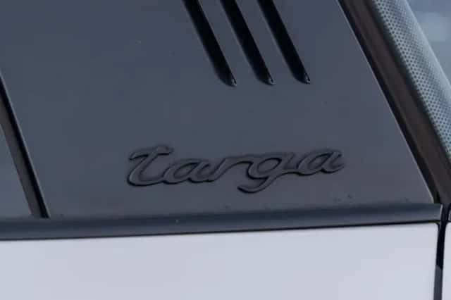 Porsche 911 (2018) thumbnail 6