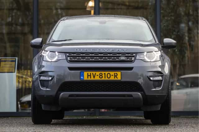 Land Rover Discovery Sport (2016) thumbnail 2