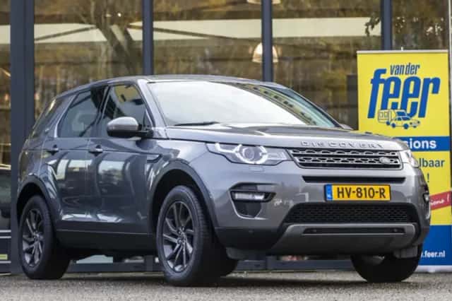 Land Rover Discovery Sport (2016) thumbnail 2