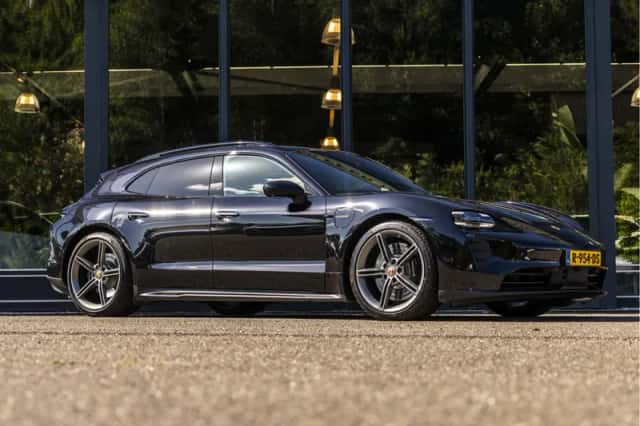 Porsche Taycan (2022) thumbnail 1