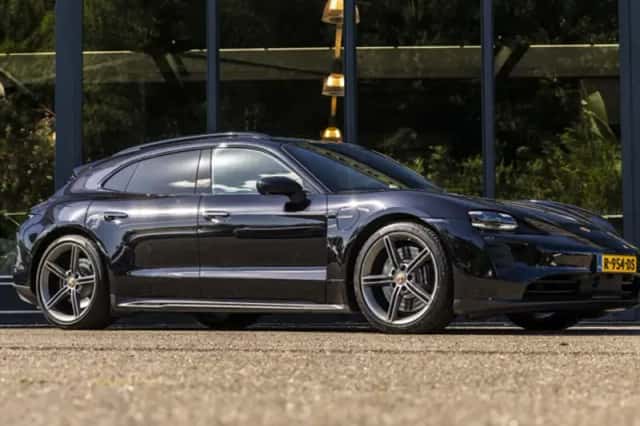 Porsche Taycan (2022) thumbnail 2