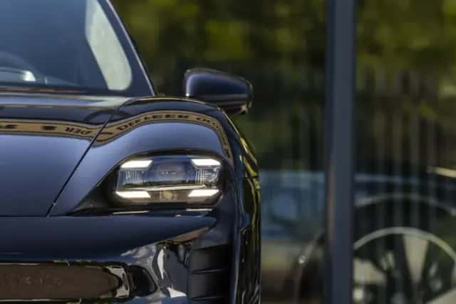 Porsche Taycan (2022) thumbnail 5