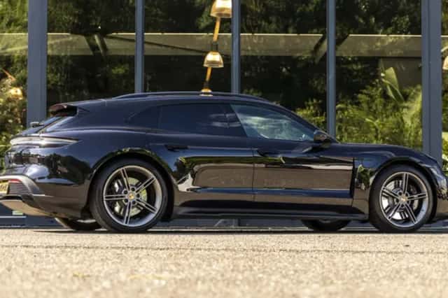 Porsche Taycan (2022) thumbnail 6