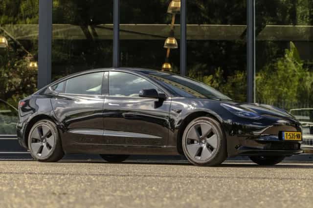 Tesla Model 3 (2023) thumbnail 1