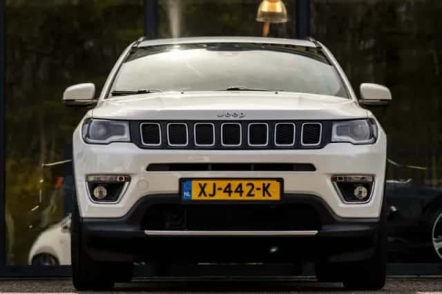 Jeep Compass (2019) thumbnail 3