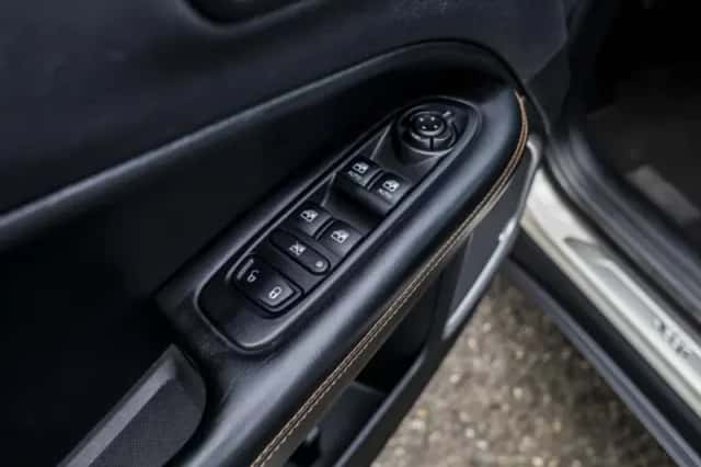 Jeep Compass (2019) thumbnail 25