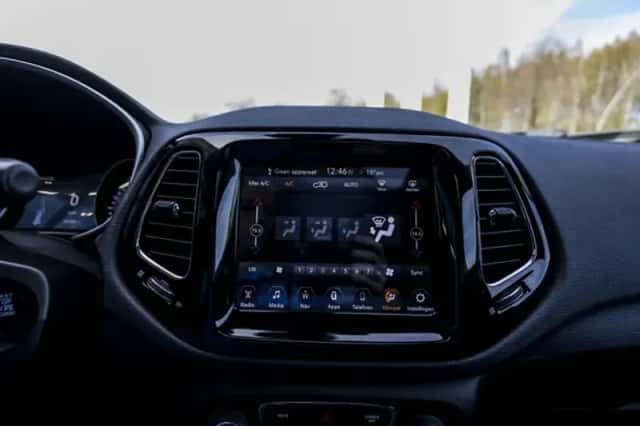 Jeep Compass (2019) thumbnail 42