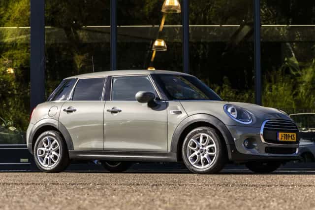 MINI One (2020) thumbnail 1