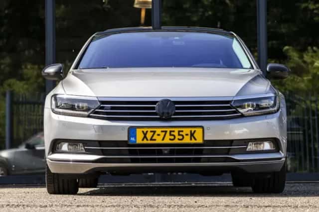 Volkswagen Passat (2015) thumbnail 3