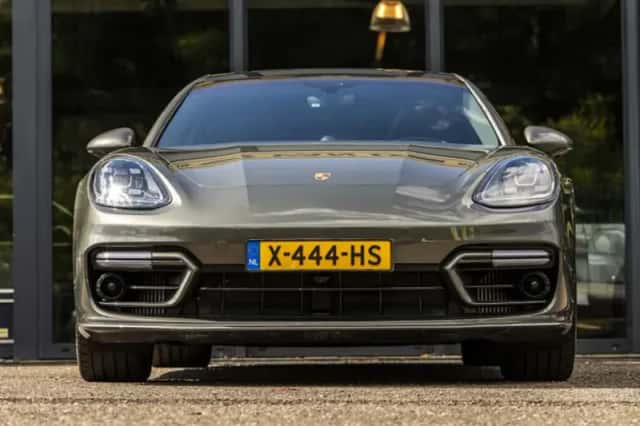Porsche Panamera (2023) thumbnail 3