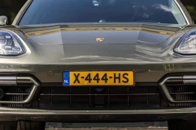 Porsche Panamera (2023) thumbnail 4