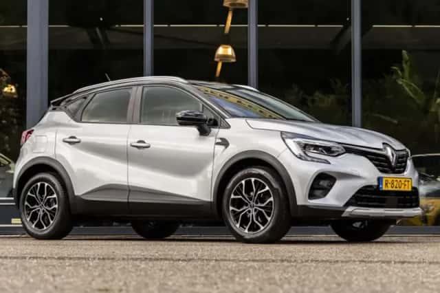 Renault Captur (2022) thumbnail 2