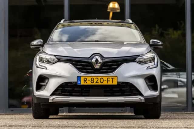 Renault Captur (2022) thumbnail 3