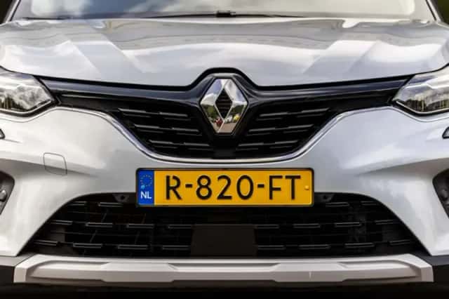 Renault Captur (2022) thumbnail 4