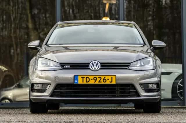 Volkswagen Golf (2016) thumbnail 3