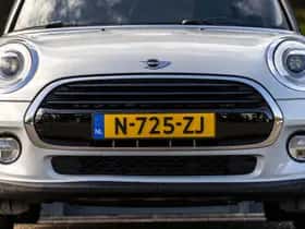 MINI Cooper (2017) thumbnail 2