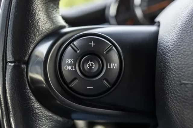 MINI Cooper (2017) thumbnail 30