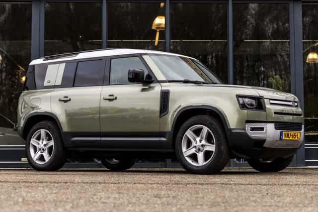 Land Rover Defender (2021) thumbnail 1