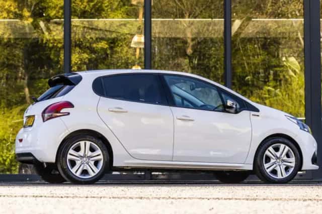 Peugeot 208 (2019) thumbnail 3