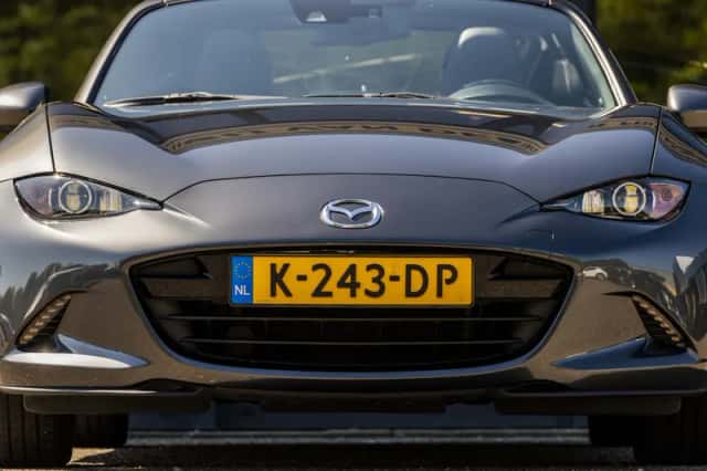 Mazda MX-5 (2018) thumbnail 3