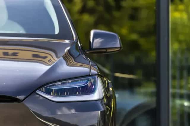 Tesla Model X (2022) thumbnail 5