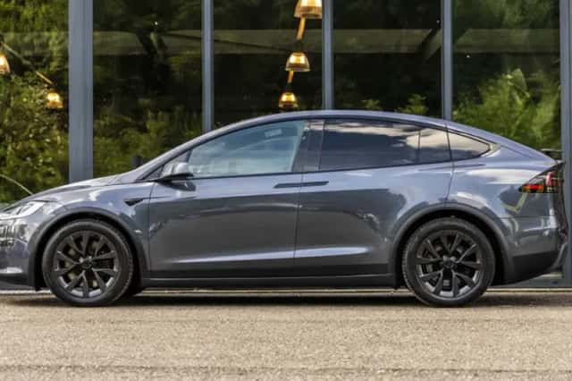 Tesla Model X (2022) thumbnail 9