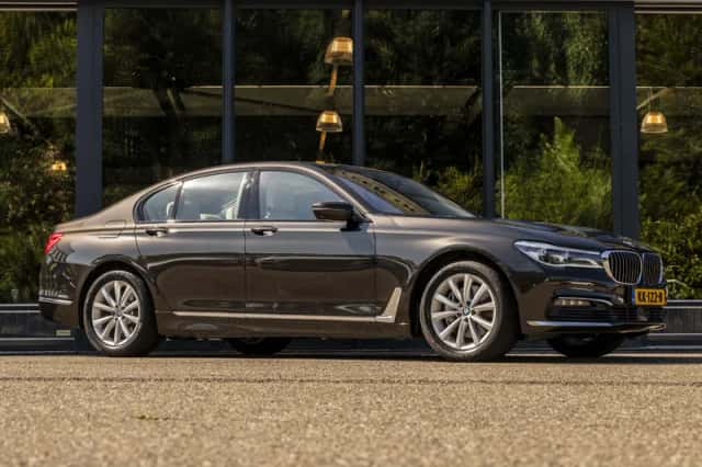 BMW 7-Serie (2016) thumbnail 1