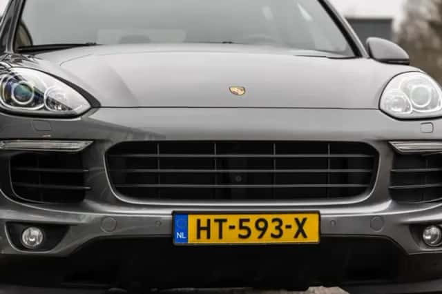Porsche Cayenne (2015) thumbnail 13