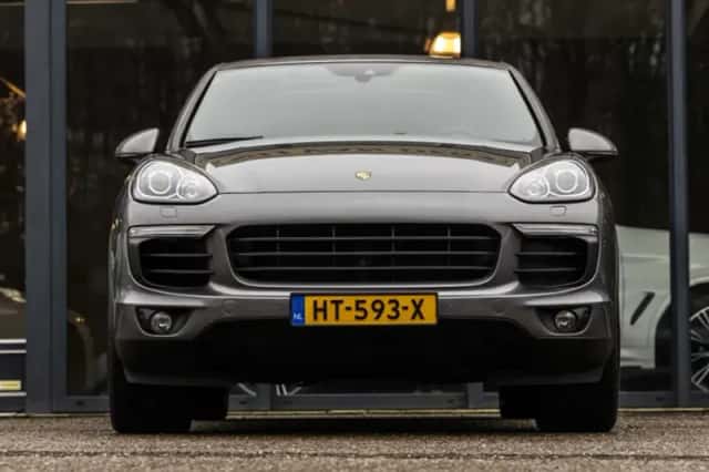 Porsche Cayenne (2015) thumbnail 3
