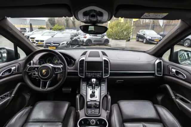 Porsche Cayenne (2015) thumbnail 23
