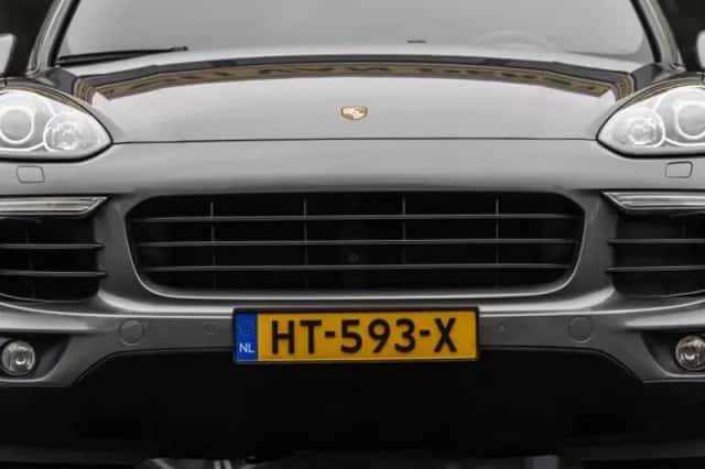 Porsche Cayenne (2015) thumbnail 4