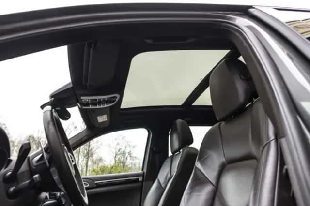 Porsche Cayenne (2015) thumbnail 31