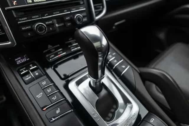 Porsche Cayenne (2015) thumbnail 38