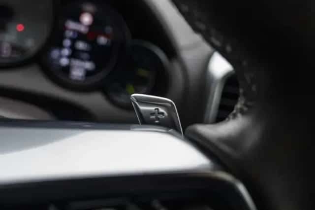 Porsche Cayenne (2015) thumbnail 47